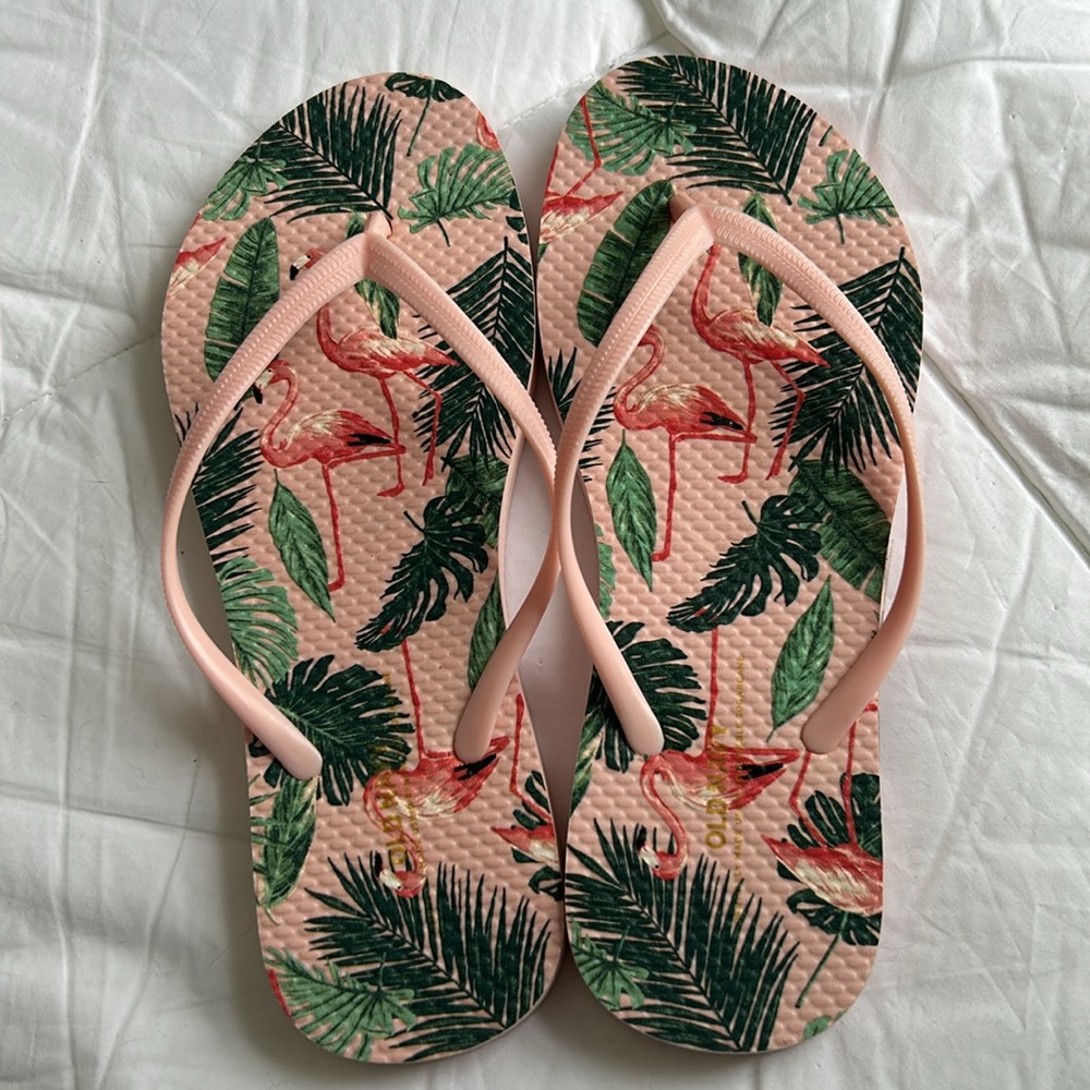 Old Navy flip flops 🩴